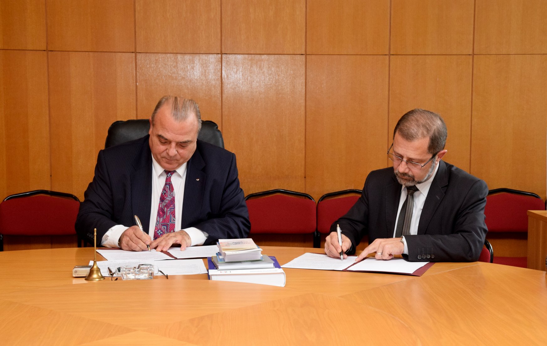 The NSI President Mr. Sergey Tsvetarsky and the Rector of the University of National and World Economy, Prof. D.Sc.(Econ.) Statty Stattev signed a framework agreement on cooperation